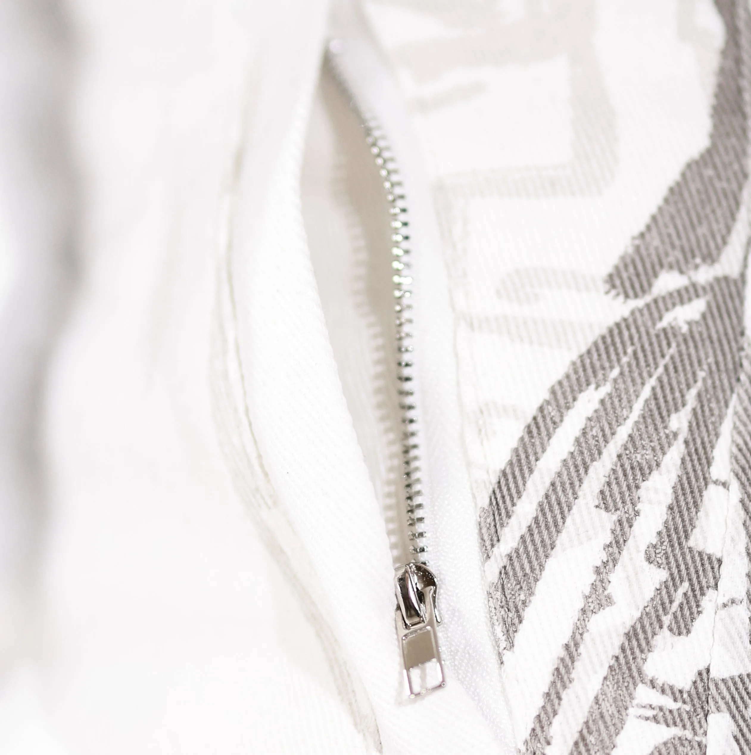 Stylish Chain-Link Pants - Preorder Now!