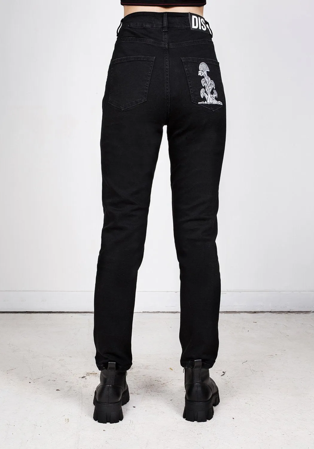 Certainly! To optimize the title of the product Eden Jeans, we can add descriptors that highlight key features such as style, fit, color, and material. Heres an optimized title:

**Eden High-Waisted Distressed Denim Jeans for Women - Stylish and Comfortable Everyday Wear**

Let me know if you would like more variations or specific features included!